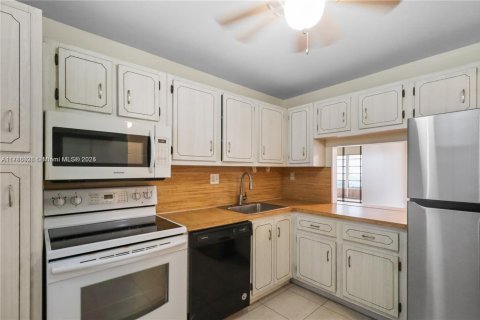 Condominio en alquiler en Tamarac, Florida, 2 dormitorios, 95.22 m2 № 1730939 - foto 6