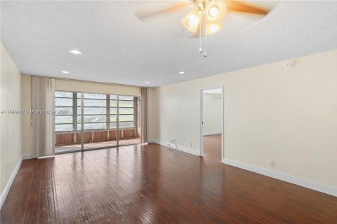 Condominio en alquiler en Tamarac, Florida, 2 dormitorios, 95.22 m2 № 1730939 - foto 8