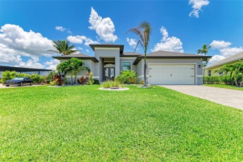 House in Port Charlotte, Florida 3 bedrooms, 191.66 sq.m. № 1803449 - photo 1
