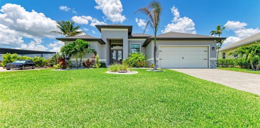 House in Port Charlotte, Florida 3 bedrooms, 191.66 sq.m. № 1803449
