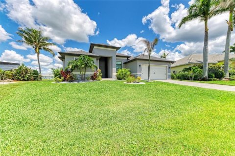 House in Port Charlotte, Florida 3 bedrooms, 191.66 sq.m. № 1803449 - photo 2