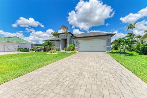 House in Port Charlotte, Florida 3 bedrooms, 191.66 sq.m. № 1803449 - photo 4