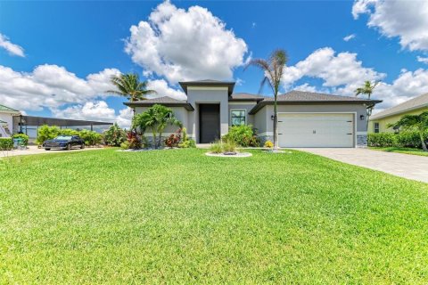 House in Port Charlotte, Florida 3 bedrooms, 191.66 sq.m. № 1803449 - photo 3