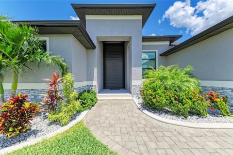 House in Port Charlotte, Florida 3 bedrooms, 191.66 sq.m. № 1803449 - photo 6