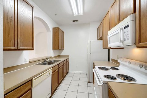 Condo in Orlando, Florida, 3 bedrooms № 2259263 - photo 5