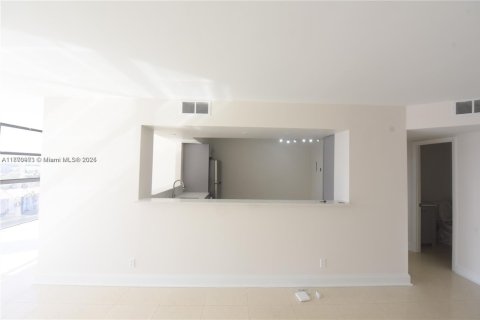 Apartamento en alquiler en Hallandale Beach, Florida, 2 dormitorios, 99.87 m2 № 2012370 - foto 14