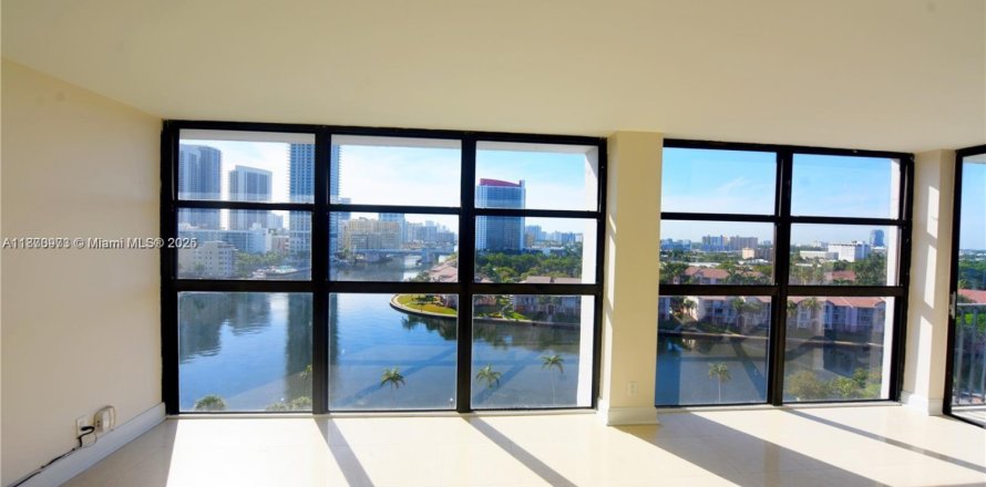 Apartamento en Hallandale Beach, Florida 2 dormitorios, 99.87 m2 № 2012370