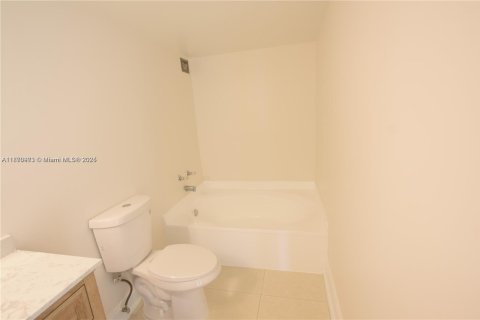 Apartamento en alquiler en Hallandale Beach, Florida, 2 dormitorios, 99.87 m2 № 2012370 - foto 15