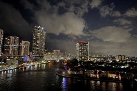 Apartamento en alquiler en Hallandale Beach, Florida, 2 dormitorios, 99.87 m2 № 2012370 - foto 3