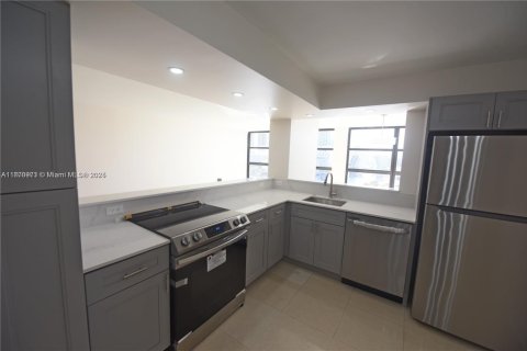 Apartamento en alquiler en Hallandale Beach, Florida, 2 dormitorios, 99.87 m2 № 2012370 - foto 9