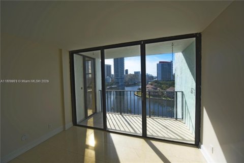 Apartamento en alquiler en Hallandale Beach, Florida, 2 dormitorios, 99.87 m2 № 2012370 - foto 18