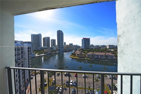 Apartamento en alquiler en Hallandale Beach, Florida, 2 dormitorios, 99.87 m2 № 2012370 - foto 12
