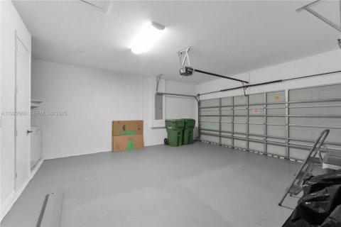 Casa en venta en Homestead, Florida, 3 dormitorios, 163.42 m2 № 1977484 - foto 16