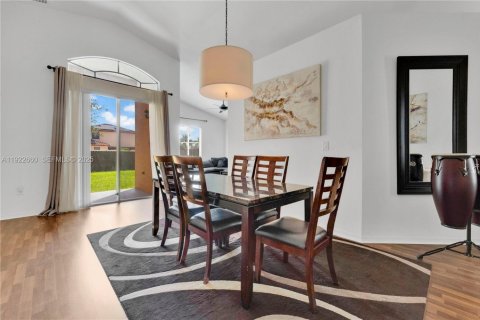 Casa en venta en Homestead, Florida, 3 dormitorios, 163.42 m2 № 1977484 - foto 7