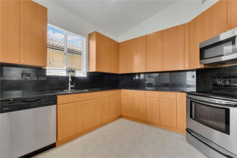 Casa en venta en Homestead, Florida, 3 dormitorios, 163.42 m2 № 1977484 - foto 2