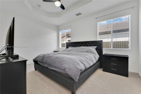 Casa en venta en Homestead, Florida, 3 dormitorios, 163.42 m2 № 1977484 - foto 11