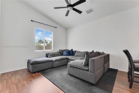 Casa en venta en Homestead, Florida, 3 dormitorios, 163.42 m2 № 1977484 - foto 4