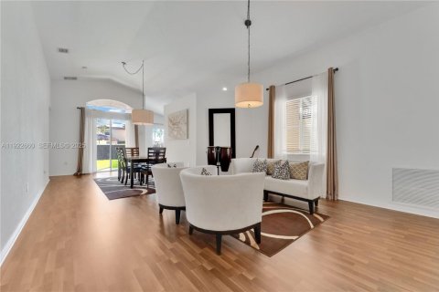 Casa en venta en Homestead, Florida, 3 dormitorios, 163.42 m2 № 1977484 - foto 5