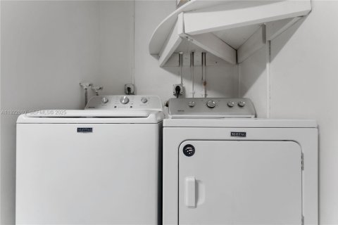 Casa en venta en Homestead, Florida, 3 dormitorios, 163.42 m2 № 1977484 - foto 17