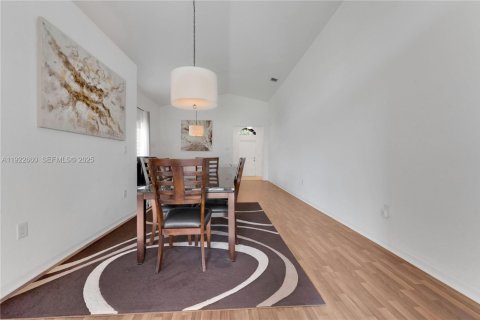 Casa en venta en Homestead, Florida, 3 dormitorios, 163.42 m2 № 1977484 - foto 9