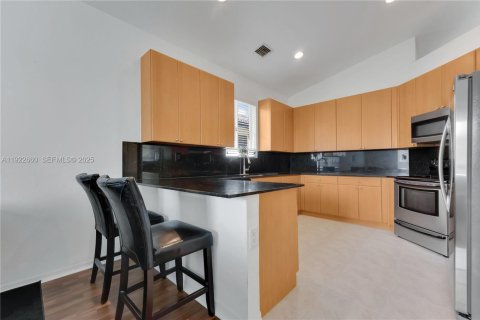 Casa en venta en Homestead, Florida, 3 dormitorios, 163.42 m2 № 1977484 - foto 3