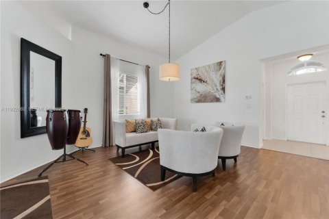 Casa en venta en Homestead, Florida, 3 dormitorios, 163.42 m2 № 1977484 - foto 10