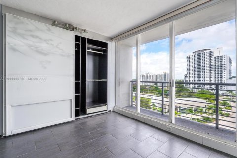 Condo in Hollywood, Florida  № 2067656 - photo 14