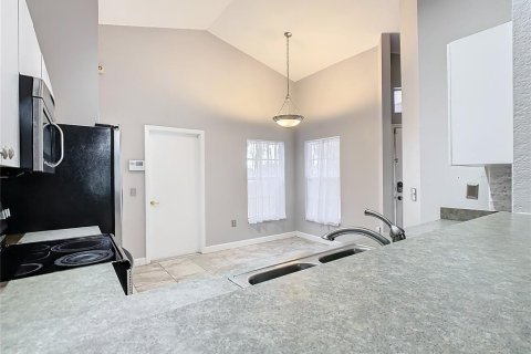 House in Winter Haven, Florida 3 bedrooms, 104.14 sq.m. № 1885133 - photo 8