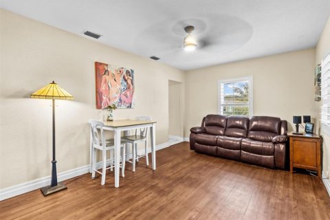 Casa en venta en St. Lucie, Florida, 2 dormitorios, 83.98 m2 № 2225981 - foto 9