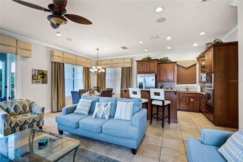 House in Four Corners, Florida 5 bedrooms, 283.35 sq.m. № 1204794 - photo 5
