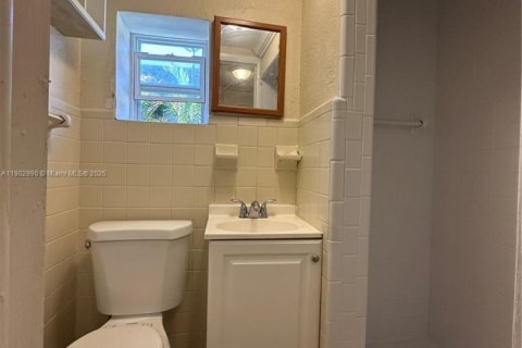 Снять в аренду коммерческую недвижимость в Холливуд, Флорида 1 спальня, 274.43м2, № 1956335 - фото 7