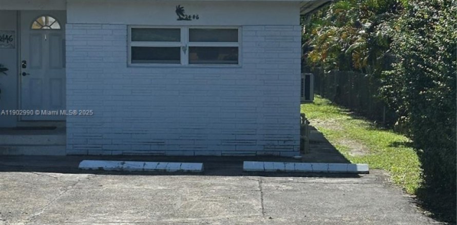 Коммерческая недвижимость в Холливуд, Флорида 1 спальня, 274.43м2 № 1956335