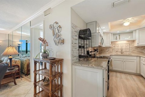 Condo in Sarasota, Florida, 2 bedrooms  № 2380481 - photo 24
