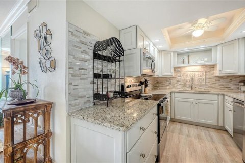 Condo in Sarasota, Florida, 2 bedrooms  № 2380481 - photo 21