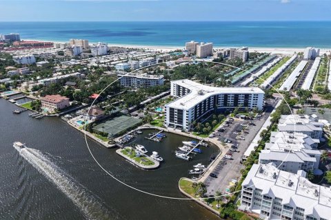 Condo in Sarasota, Florida, 2 bedrooms  № 2380481