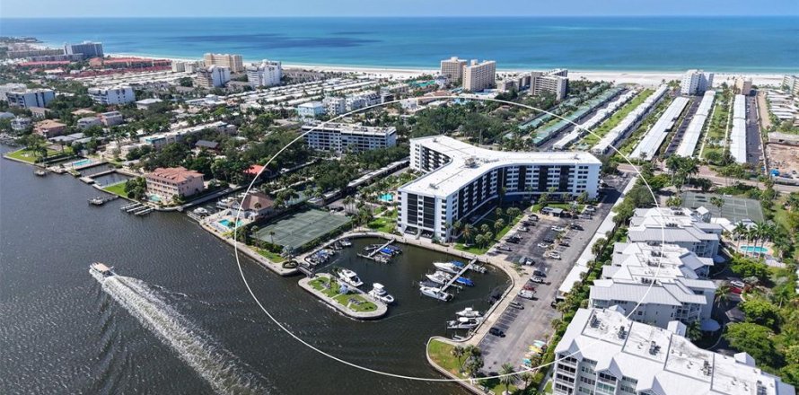 Condo in Sarasota, Florida, 2 bedrooms  № 2380481