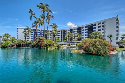 Condo in Sarasota, Florida, 2 bedrooms  № 2380481 - photo 5