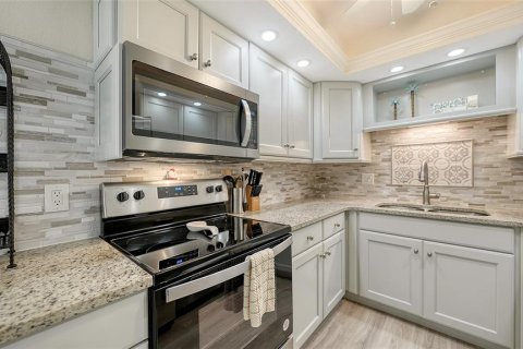 Condo in Sarasota, Florida, 2 bedrooms  № 2380481 - photo 23