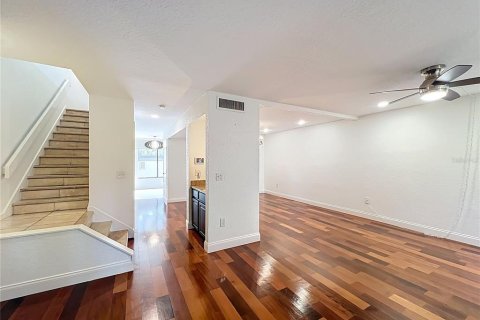 Condo in Orlando, Florida, 2 bedrooms  № 2147540 - photo 17