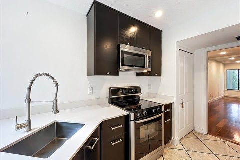 Condo in Orlando, Florida, 2 bedrooms  № 2147540 - photo 10