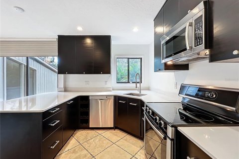 Condo in Orlando, Florida, 2 bedrooms  № 2147540 - photo 9