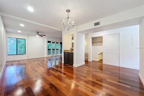 Condo in Orlando, Florida, 2 bedrooms  № 2147540 - photo 14