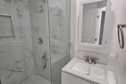 Condo in Lauderdale Lakes, Florida, 2 bedrooms  № 1701801 - photo 19