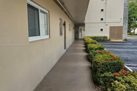 Condo in Lauderdale Lakes, Florida, 2 bedrooms  № 1701801 - photo 28