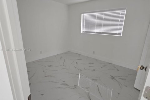 Condo in Lauderdale Lakes, Florida, 2 bedrooms  № 1701801 - photo 21