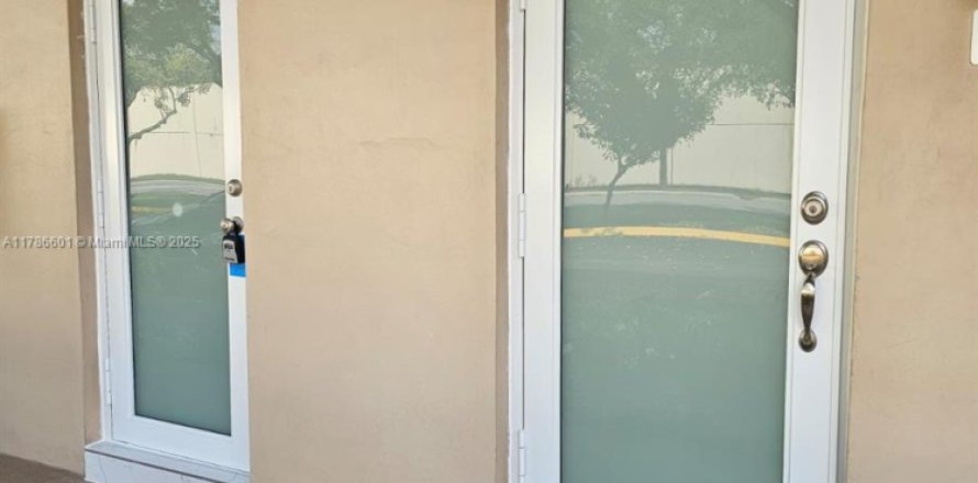 Condo in Lauderdale Lakes, Florida, 2 bedrooms  № 1701801