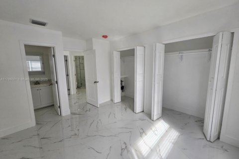 Condo in Lauderdale Lakes, Florida, 2 bedrooms  № 1701801 - photo 26
