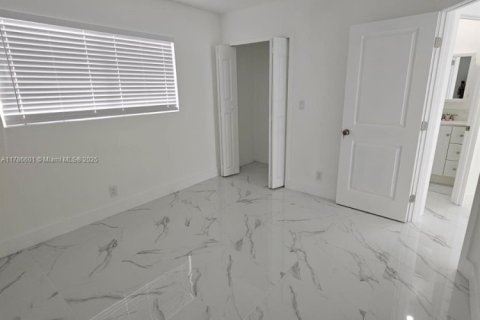 Condo in Lauderdale Lakes, Florida, 2 bedrooms  № 1701801 - photo 20