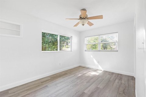 House in Brandon, Florida 3 bedrooms, 155.8 sq.m. № 1408769 - photo 8
