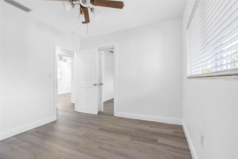 House in Brandon, Florida 3 bedrooms, 155.8 sq.m. № 1408769 - photo 18